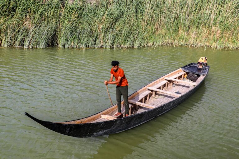 Trying to save Iraqi boating traditions
